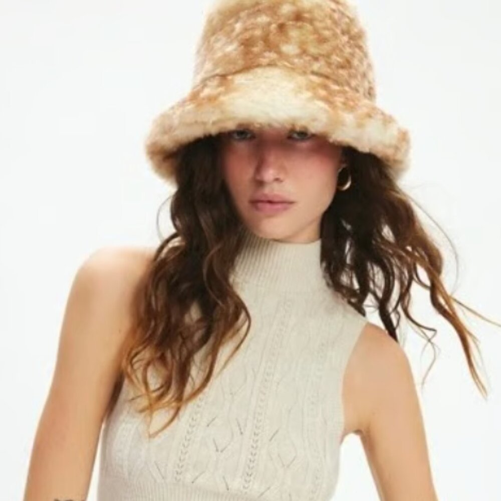 UO Fluffy Faux Fur Bucket Hat